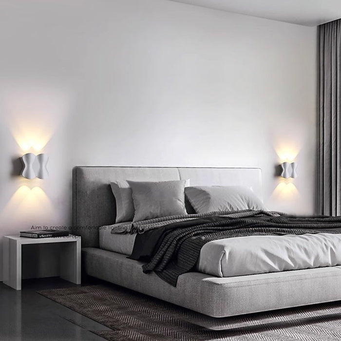 Eos Outdoor Wall Lamp - Level Decor
