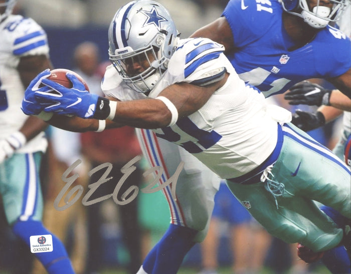 Ezekiel Elliott Dallas Cowboys Signed Autographed 8 x 10 Diving Photo
