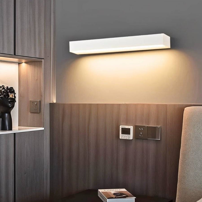 Funningur Wall Lamp