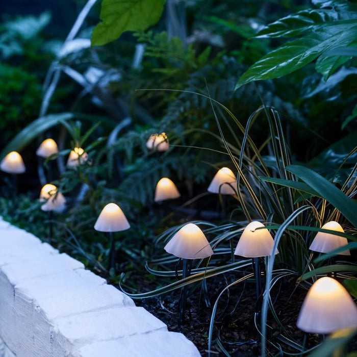 Leeward Garden Lamp