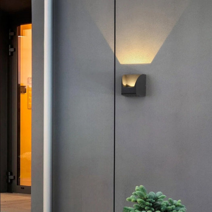 Quintus Outdoor Wall Lamp - Level Decor