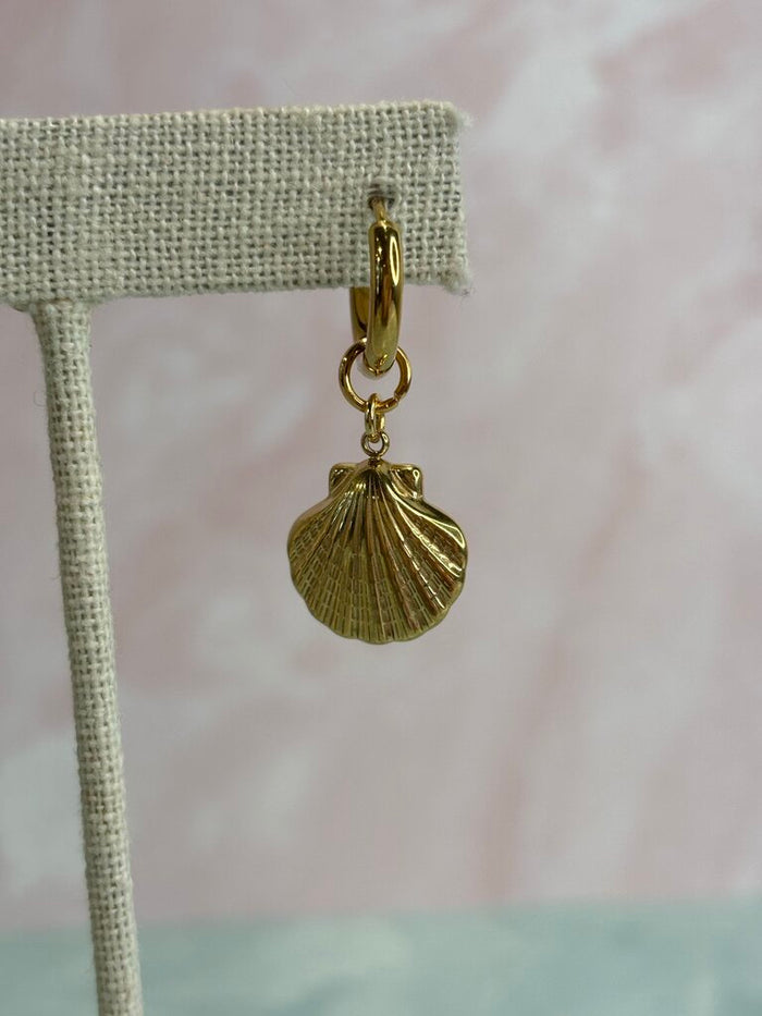 Scallop Huggie Earrings